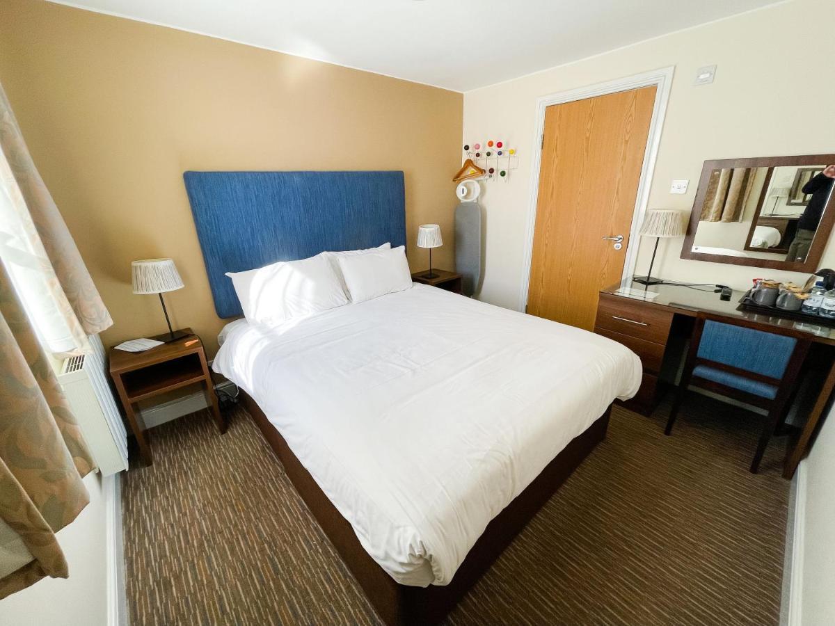 The Star And Garter Hotel Andover Bagian luar foto
