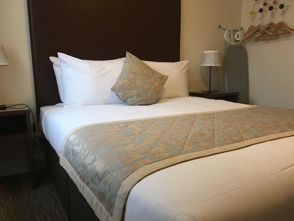 The Star And Garter Hotel Andover Bagian luar foto